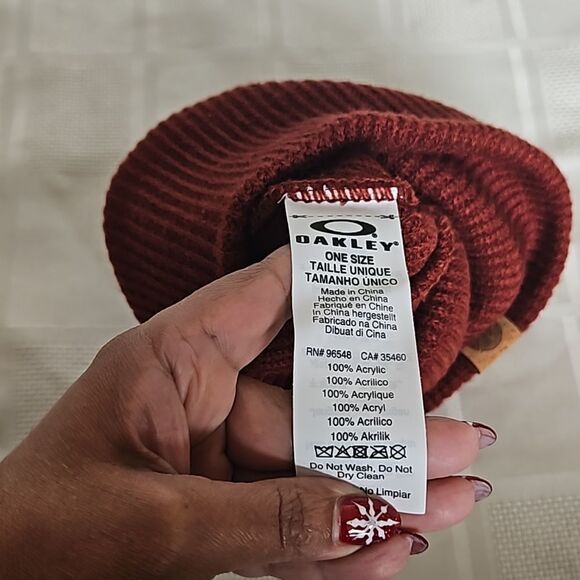 Oakley Women's Knitted Backbone Beanie Hat One Size Fired Brick - Picture 11 of 16